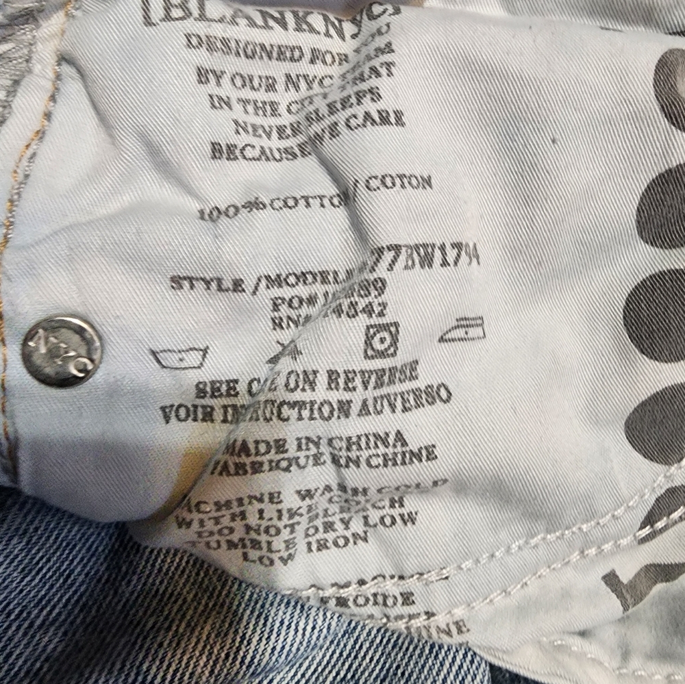 BlankNYC Jeans - Distressed, Size 28 - Picture 5 of 5